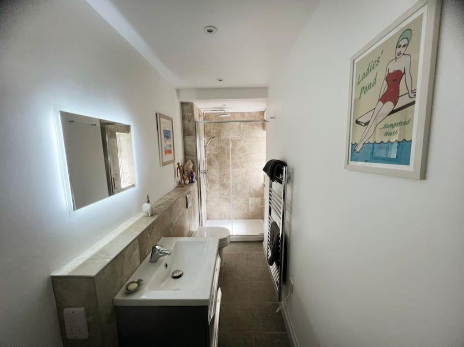 Self-Contained Ensuite Double Or Twin Bedroom In Pentir Бангор Экстерьер фото