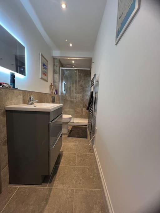Self-Contained Ensuite Double Or Twin Bedroom In Pentir Бангор Экстерьер фото